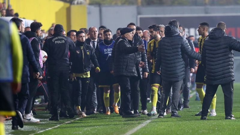 İstanbulspor president leads team off pitch in latest embarrassing episode for Turkish soccer following assault on referee - CNN