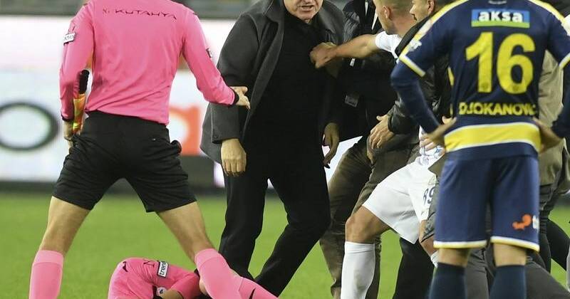 Istanbulspor walk off pitch in fresh referee drama - Bendigo Advertiser