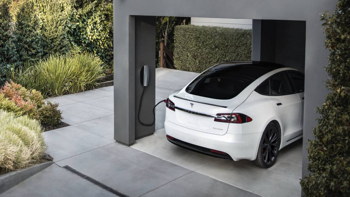 Tesla'nın Yeni Devrimi: Otomobillere Kablosuz Şarj Desteği Geliyor!