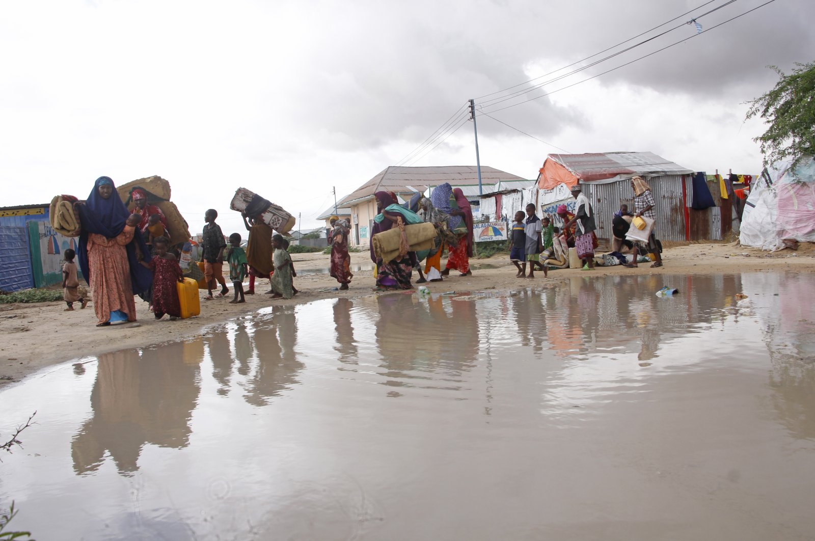 Türkiye delivers 2nd batch of aid to flood-hit Somalia | Daily Sabah - Daily Sabah
