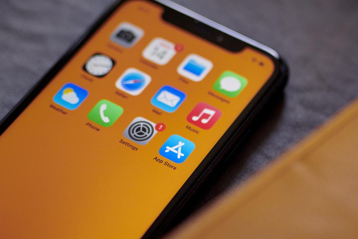 Apple’s 27% App Store Fee Trying to Comply With Law, Exec Says – Yahoo Finance