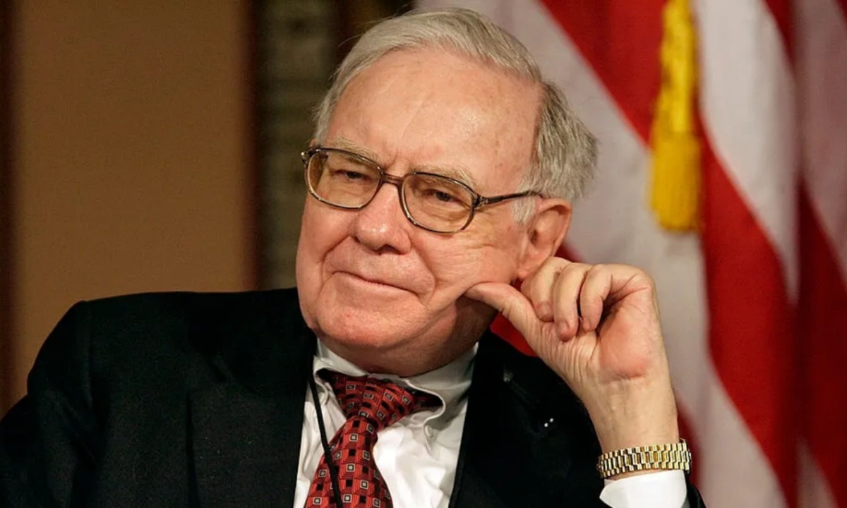 Warren Buffett Cuts Stake in Apple by 13% – PYMNTS.com