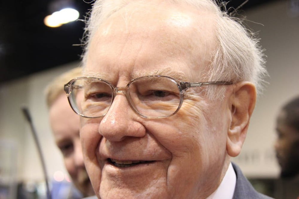 Warren Buffett Discusses Apple, Cash, Insurance, Artificial Intelligence (AI), and More at Berkshire Hathaway’s Annual … – The Motley Fool