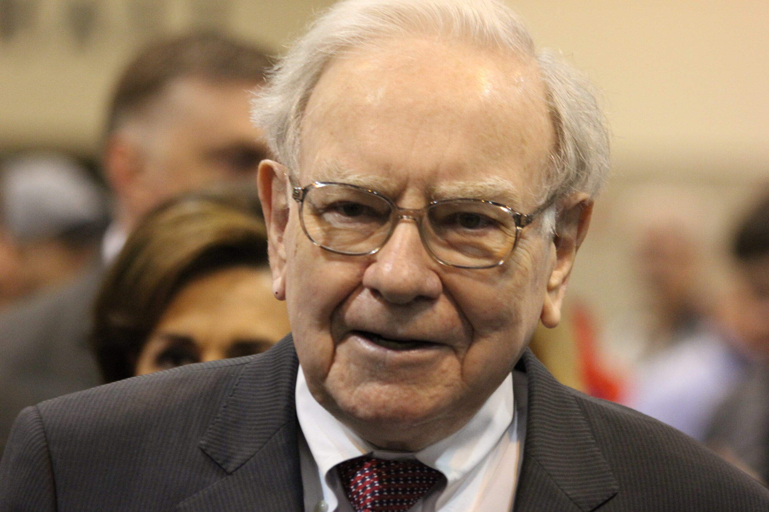 Warren Buffett Just Sold $21 Billion in Apple Stock. Here's Why. - The Motley Fool