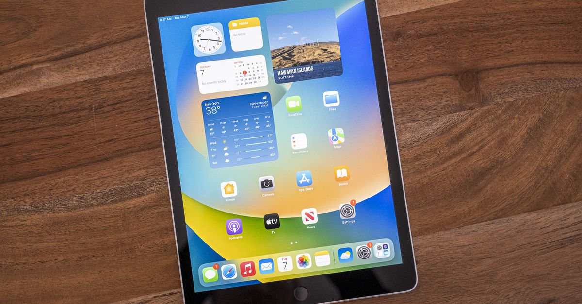 You can still buy the last-gen iPad with a headphone jack for $249 – The Verge