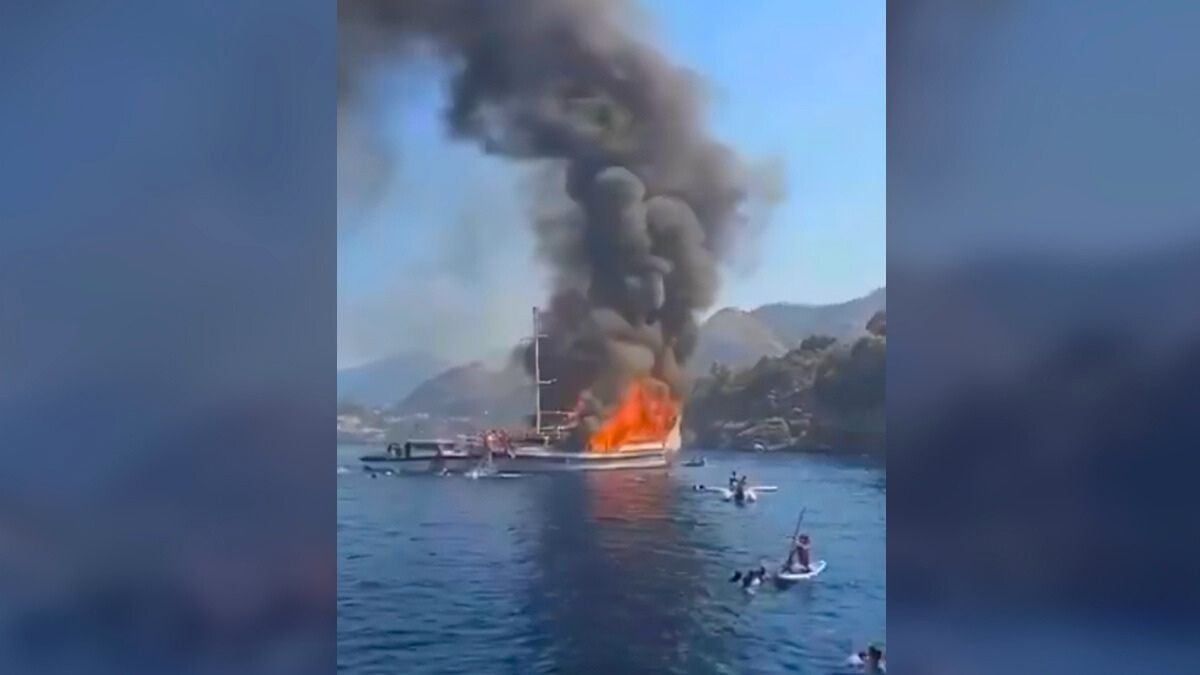 Turkey yacht had 110 tourists onboard and it caught on fire people jumped into the water to save lives - India Today - India Today